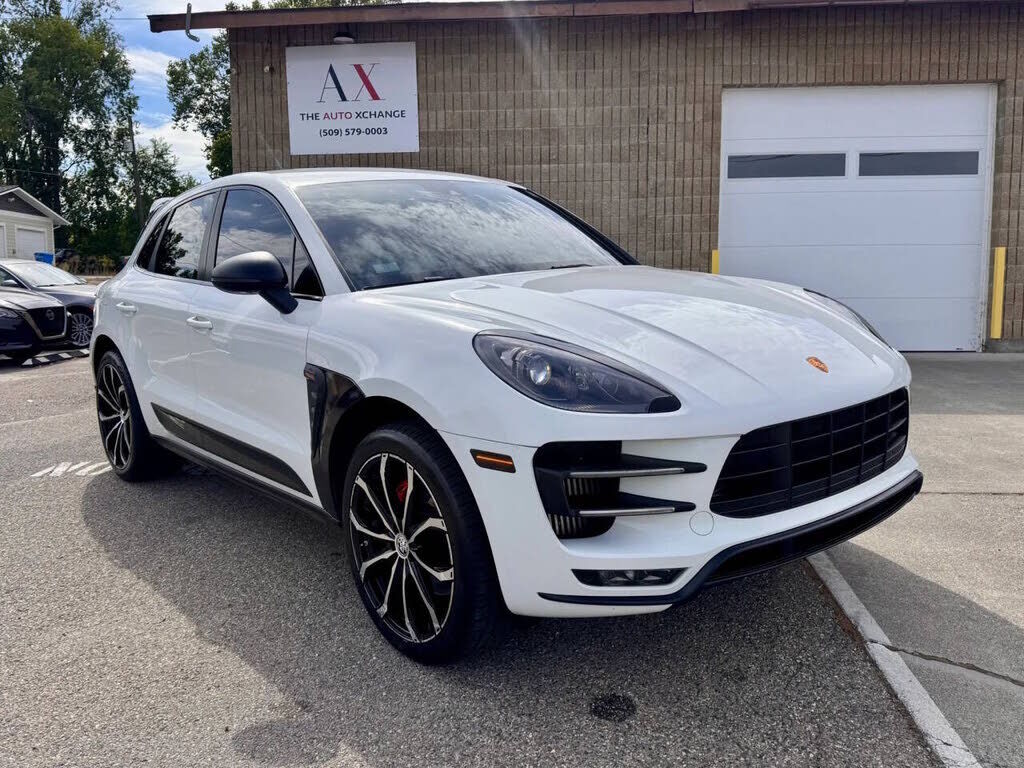 2017 PORSCHE Macan