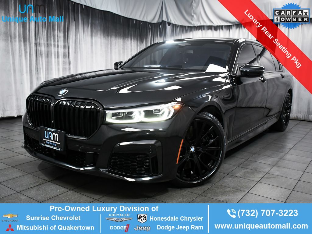 2022 BMW M7