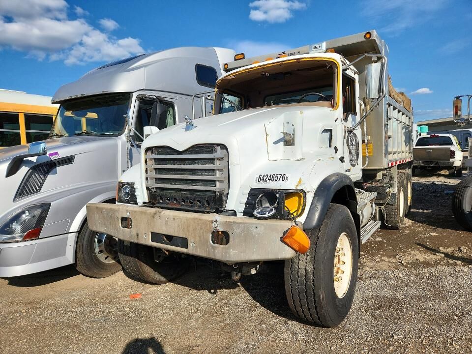 2006 MACK CV