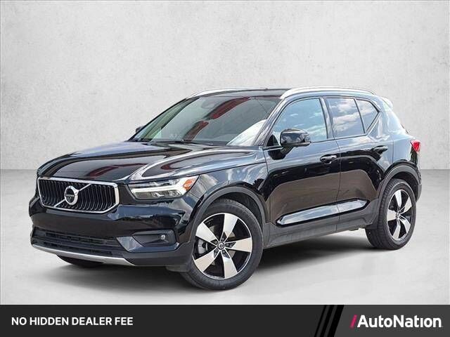 2021 VOLVO XC40