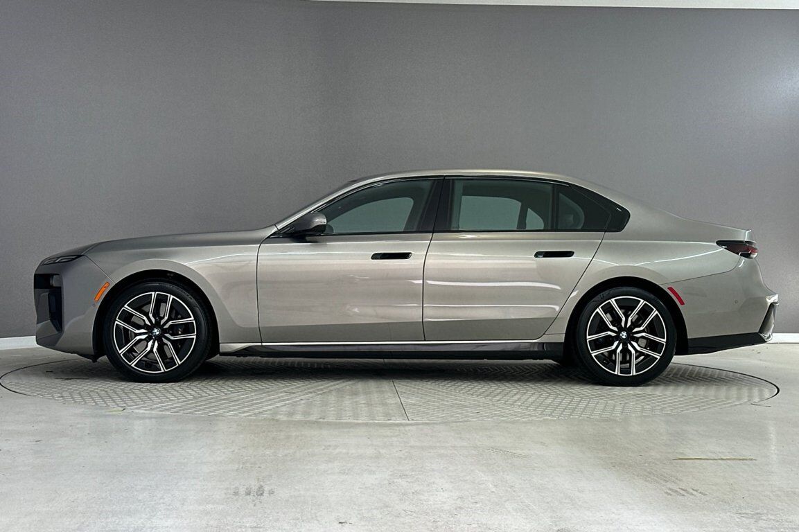 2023 BMW 740i