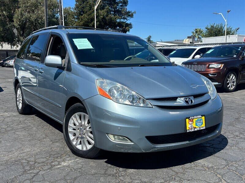 2010 TOYOTA Sienna