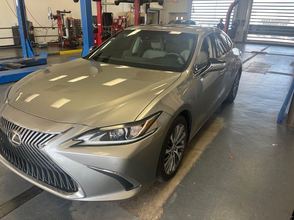 2019 LEXUS ES