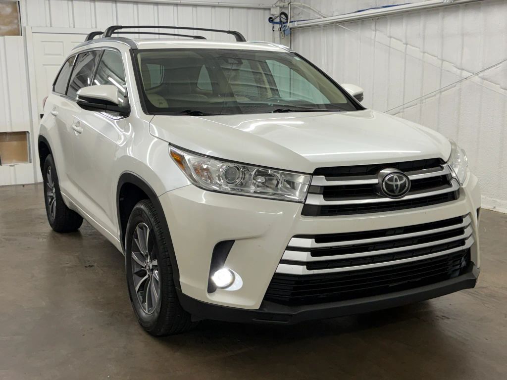 2017 TOYOTA Highlander