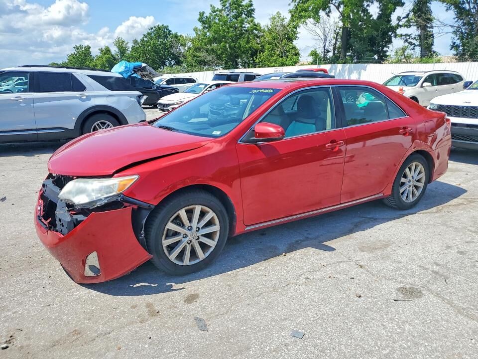 2014 TOYOTA Camry
