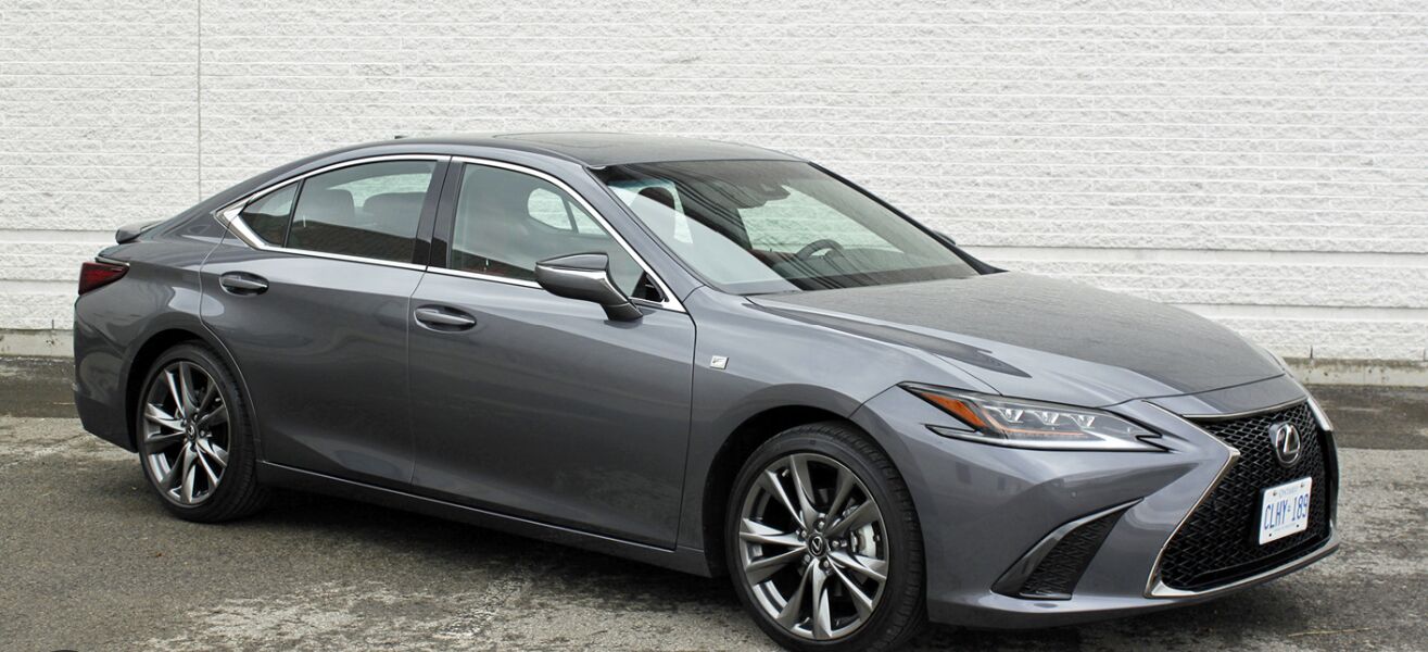 2019 LEXUS ES
