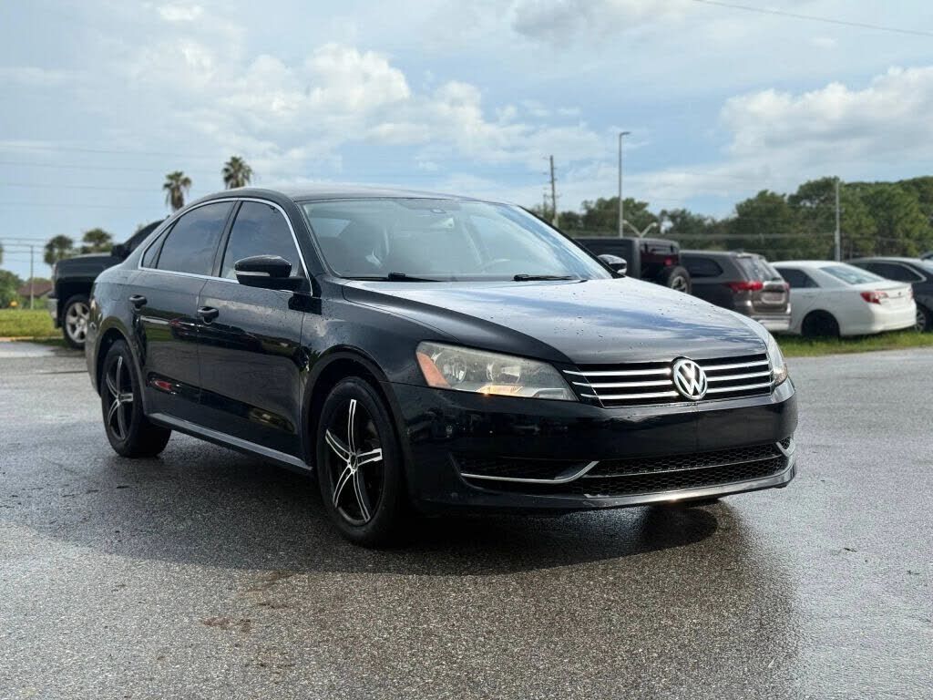 2013 VOLKSWAGEN Passat