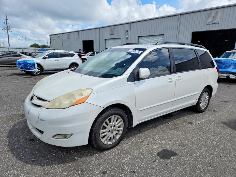 2010 TOYOTA Sienna