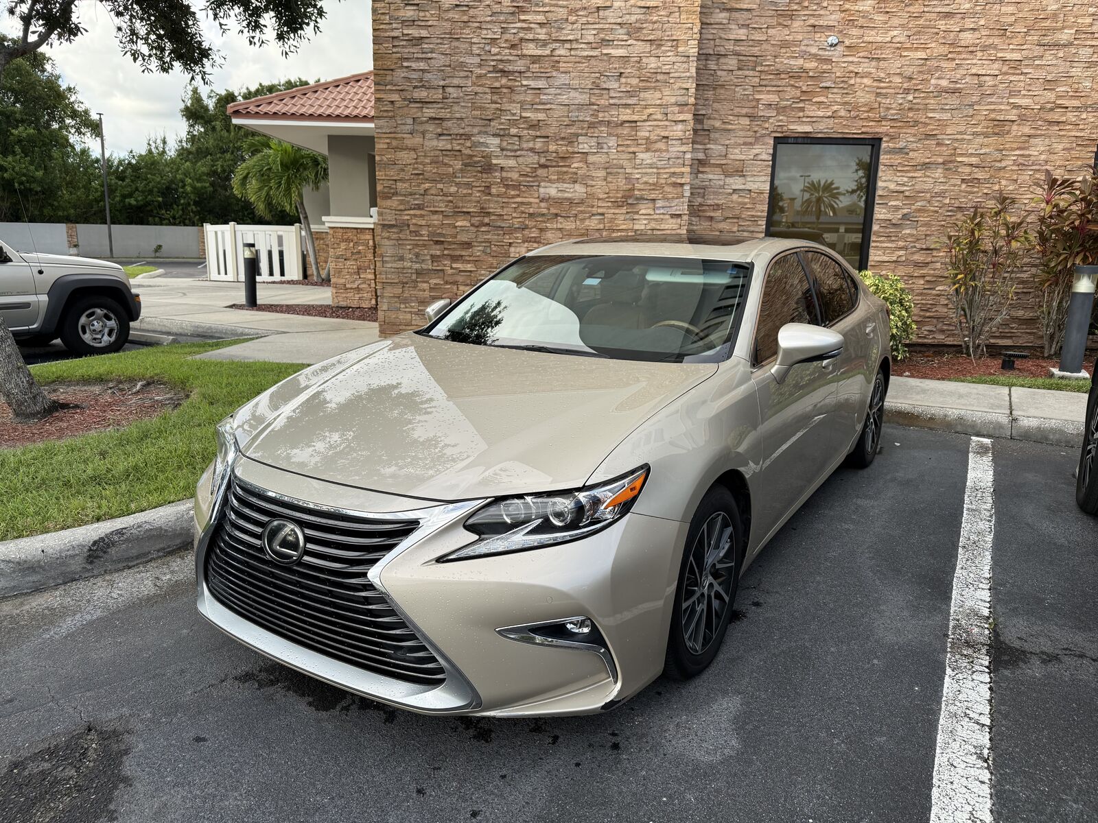 2016 LEXUS ES