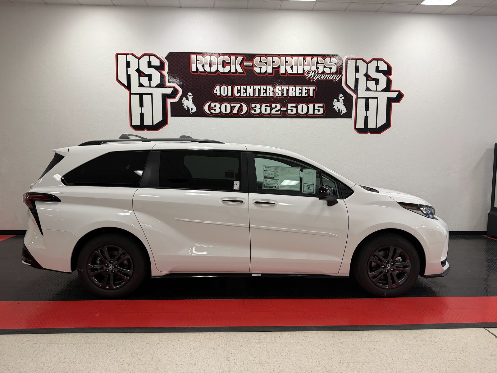 2026 TOYOTA Sienna