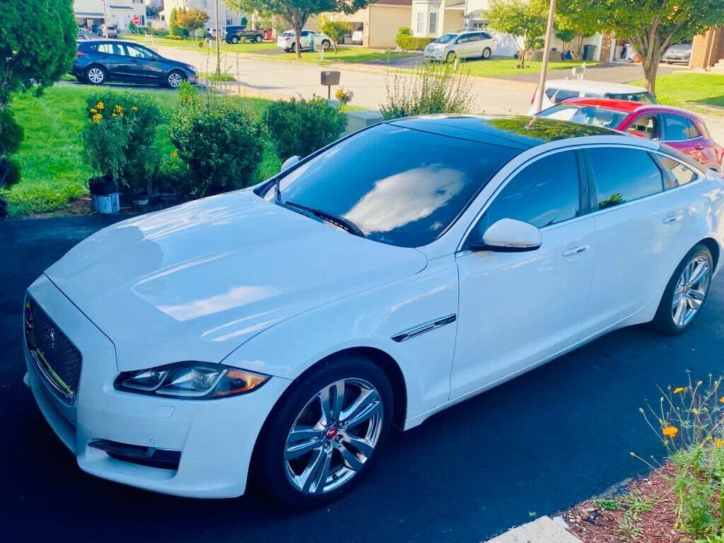 2017 JAGUAR XJ