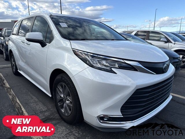 2023 TOYOTA Sienna