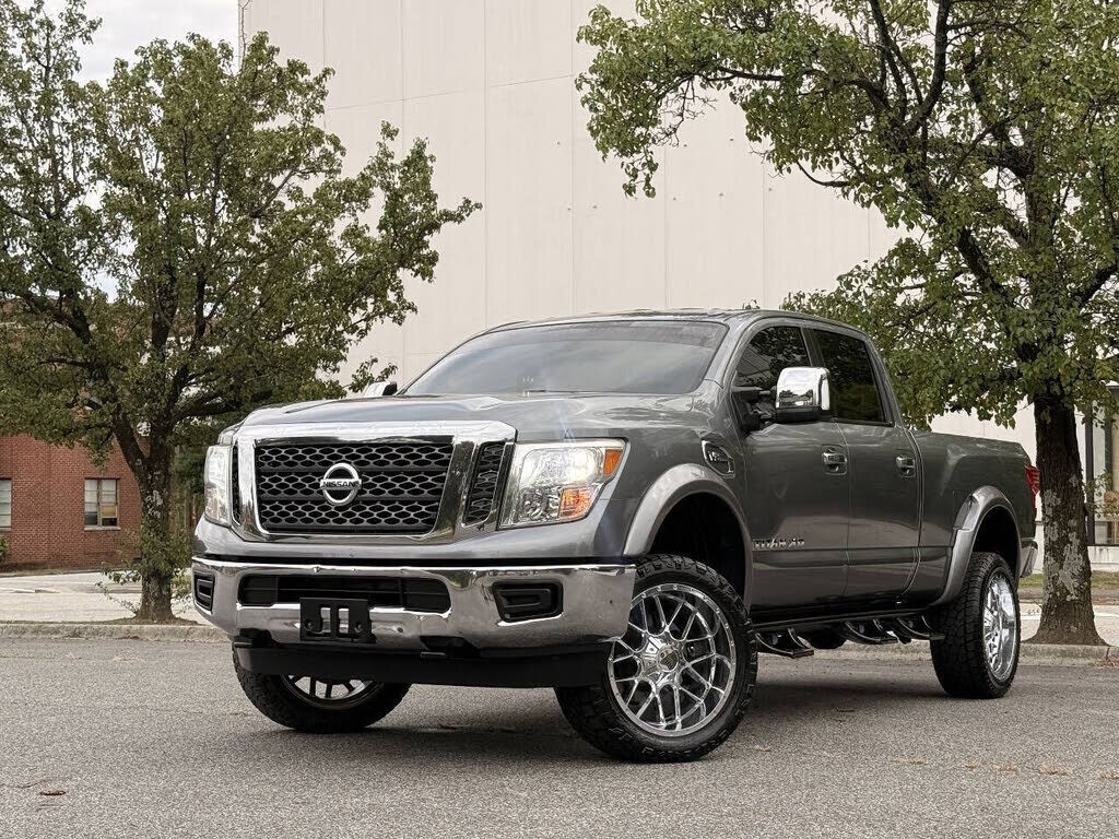 2017 NISSAN Titan