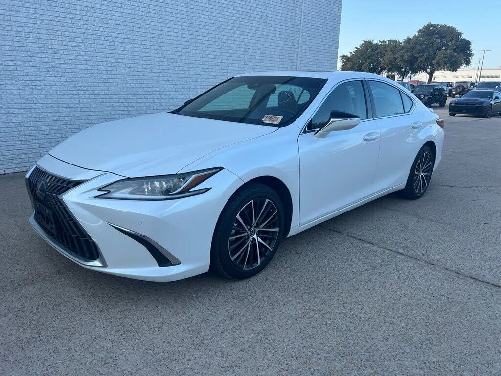 2024 LEXUS ES