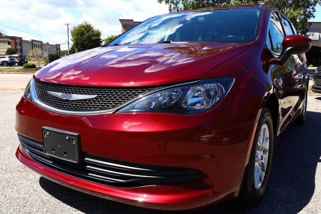 2020 CHRYSLER Voyager