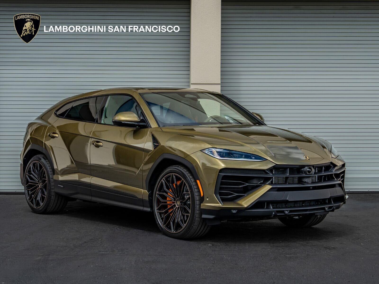 2026 LAMBORGHINI URUS