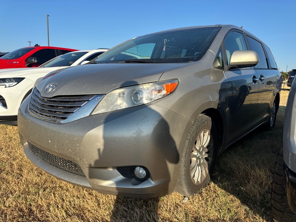 2017 TOYOTA Sienna