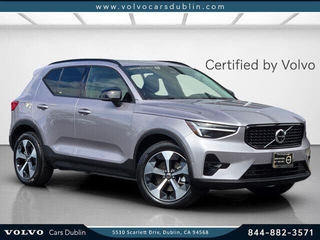 2026 VOLVO XC40