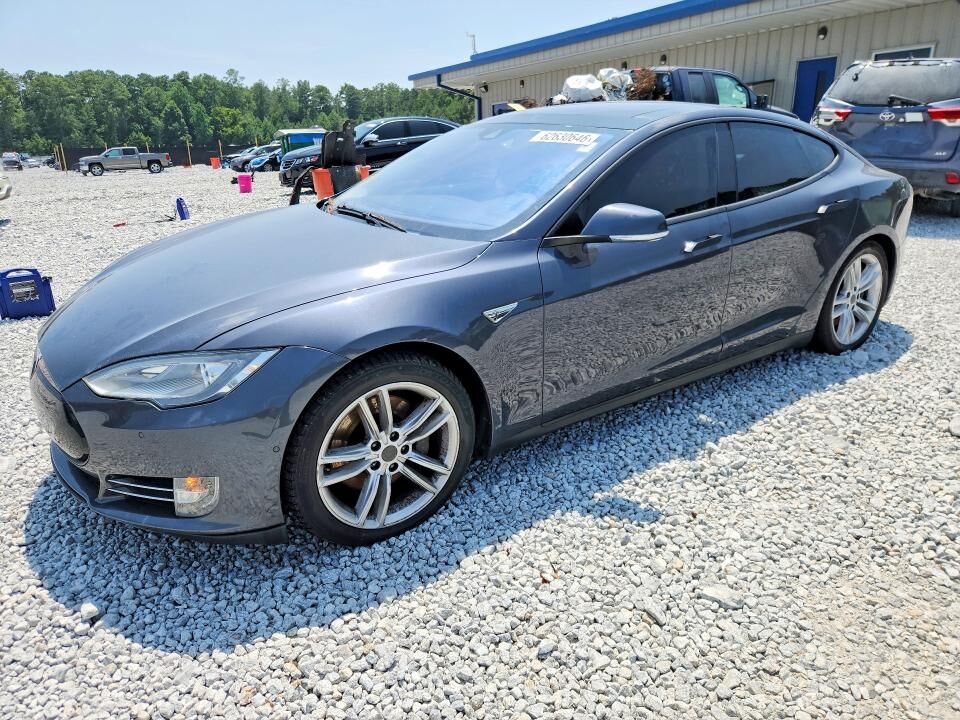 2015 TESLA Model S
