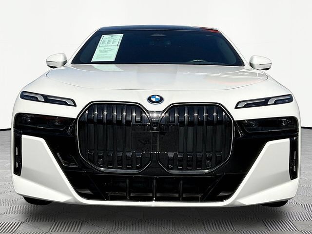 2025 BMW 750e
