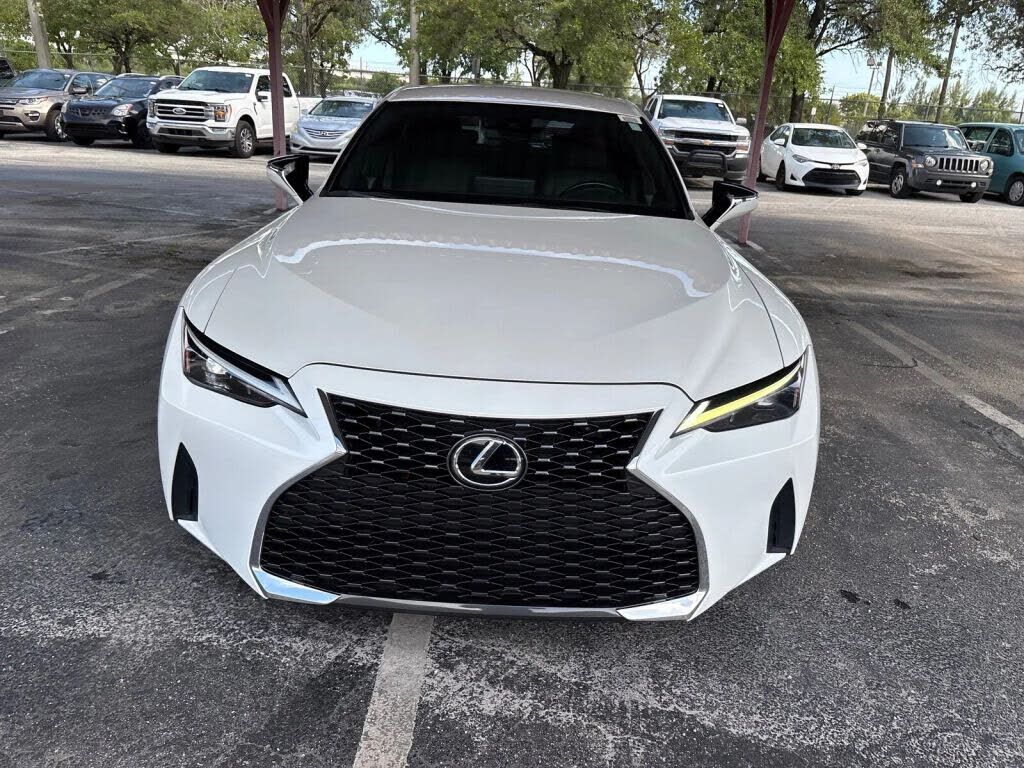 2022 Lexus IS