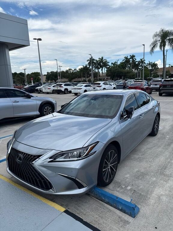 2024 LEXUS ES