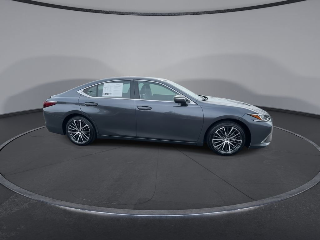 2025 Lexus ES