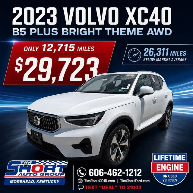 2023 VOLVO XC40