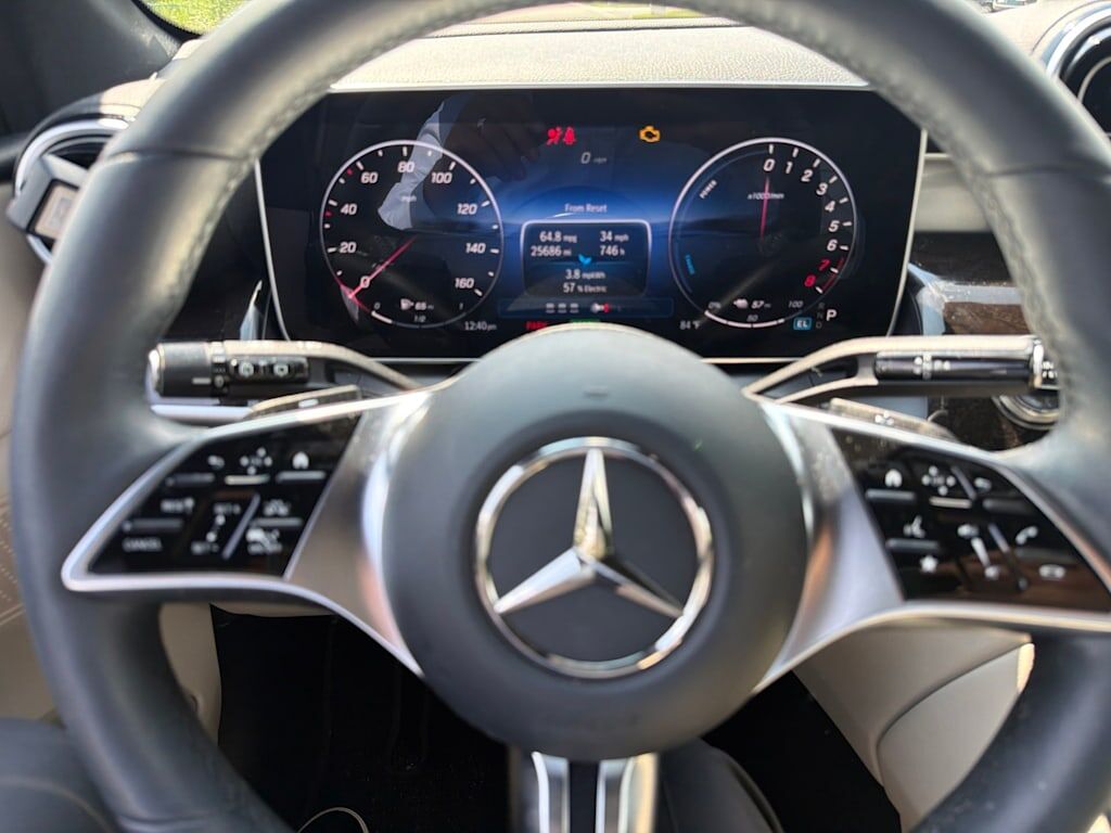 2025 Mercedes-Benz GLC-Class
