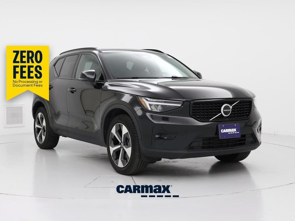 2023 VOLVO XC40