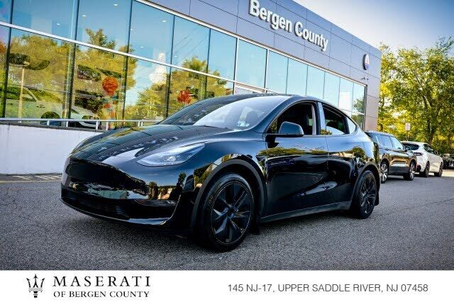 2025 TESLA Model Y