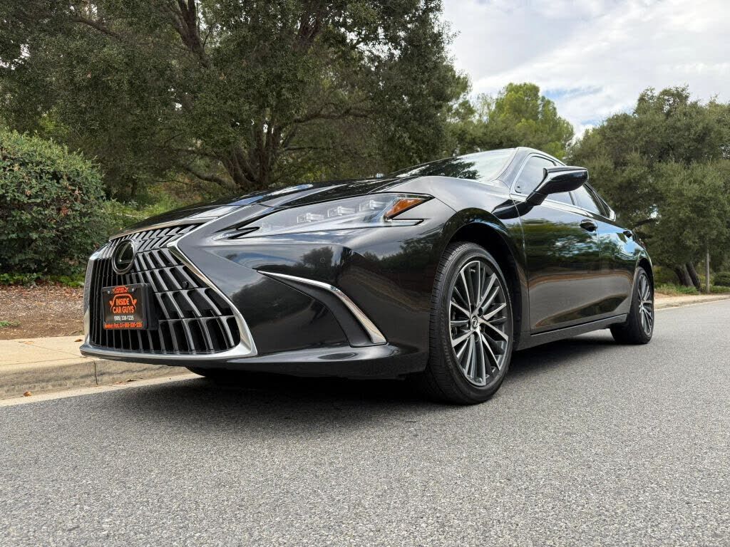 2025 Lexus ES