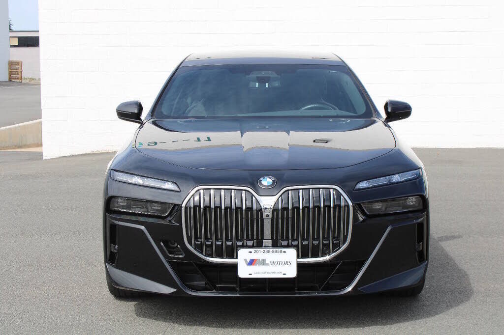 2023 BMW 740i