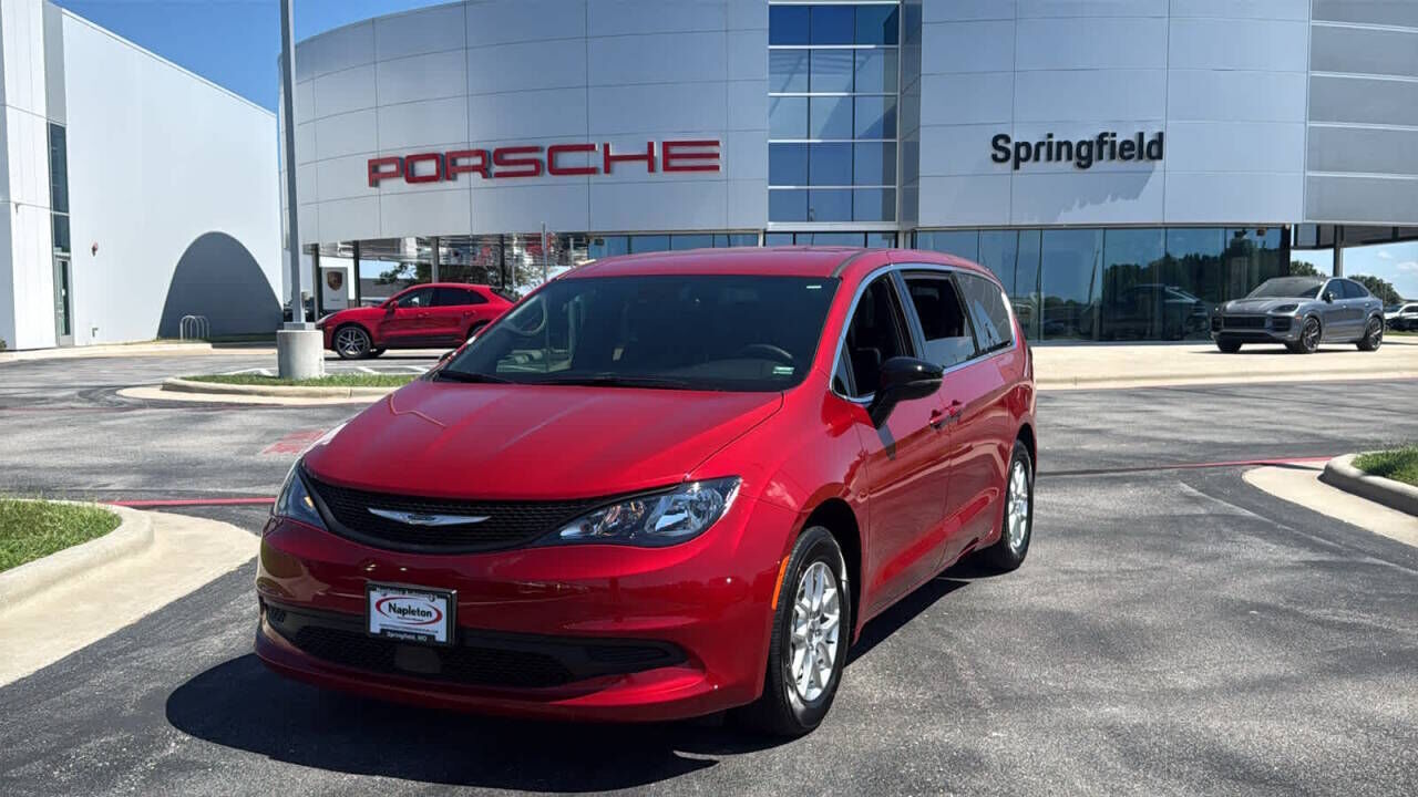 2025 CHRYSLER Voyager