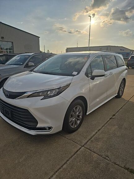 2024 TOYOTA Sienna