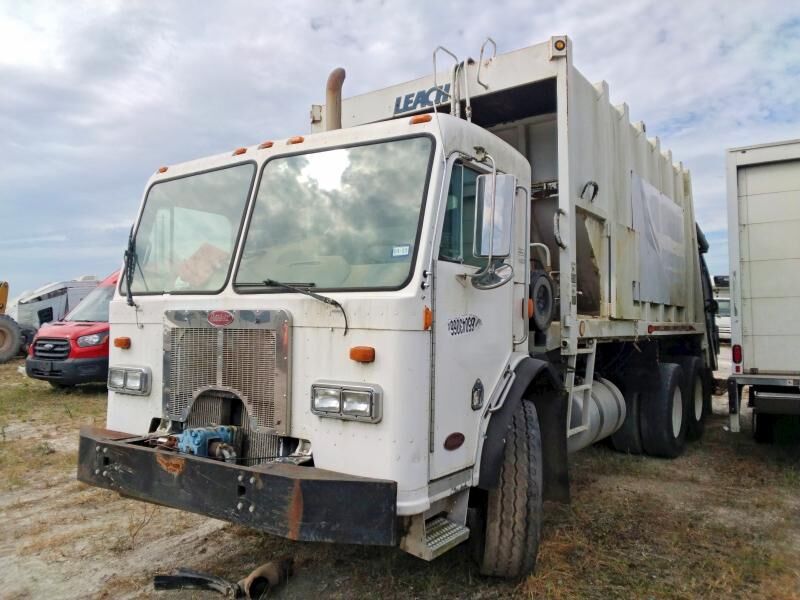 2003 PETERBILT 320