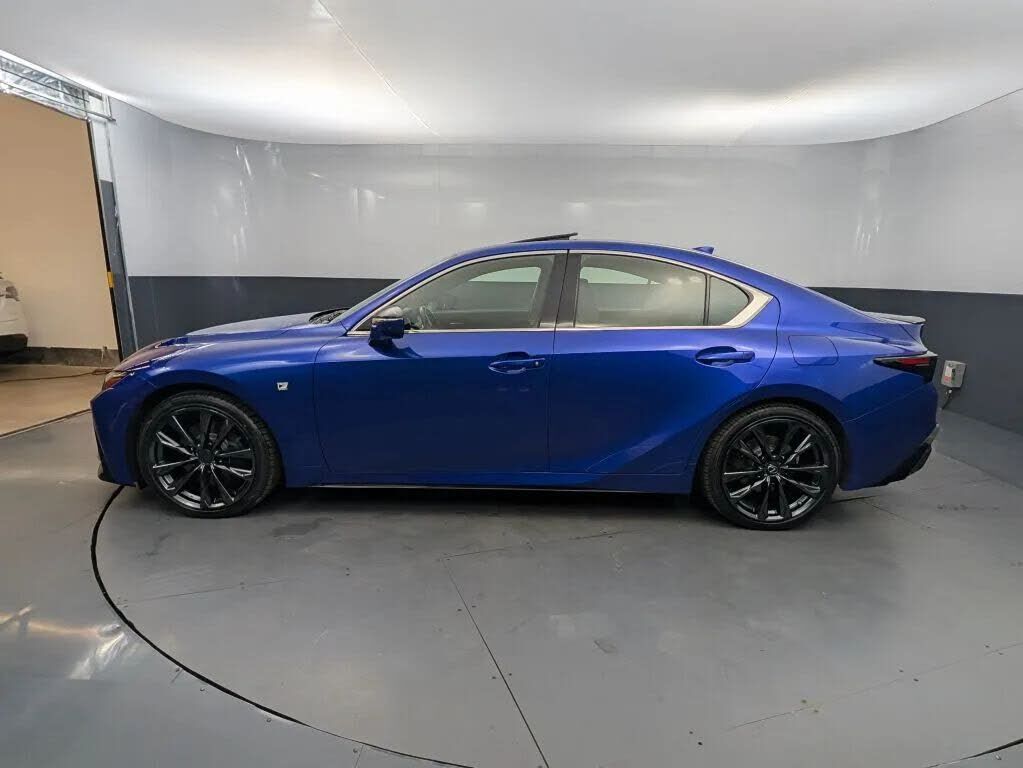 2022 Lexus IS