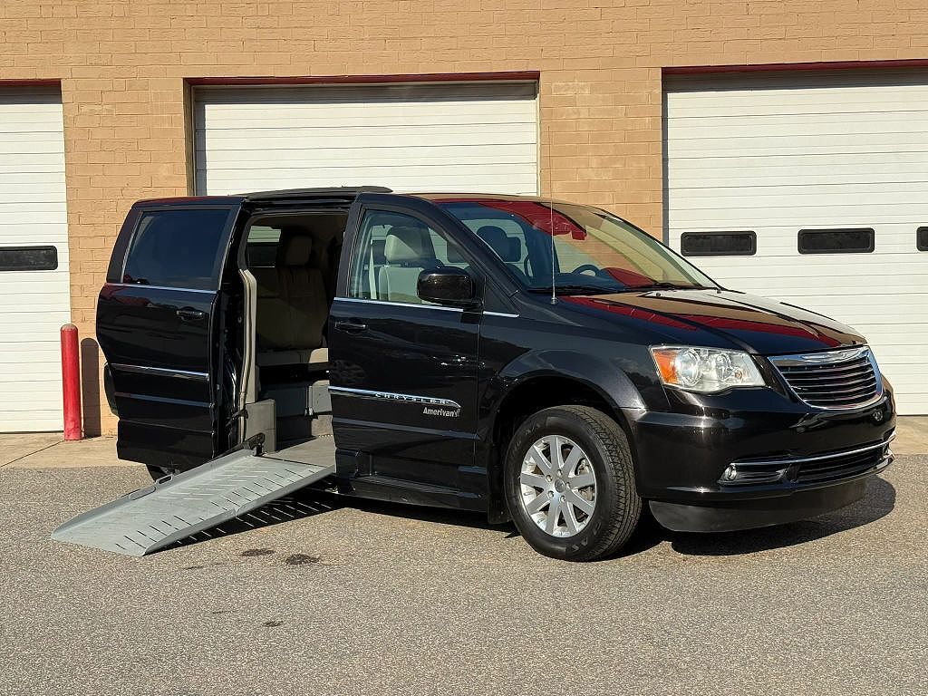 2014 CHRYSLER Town and Country