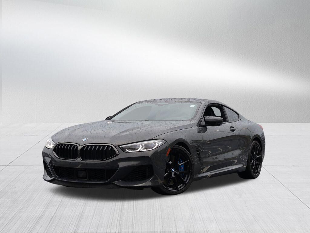 2022 BMW M8