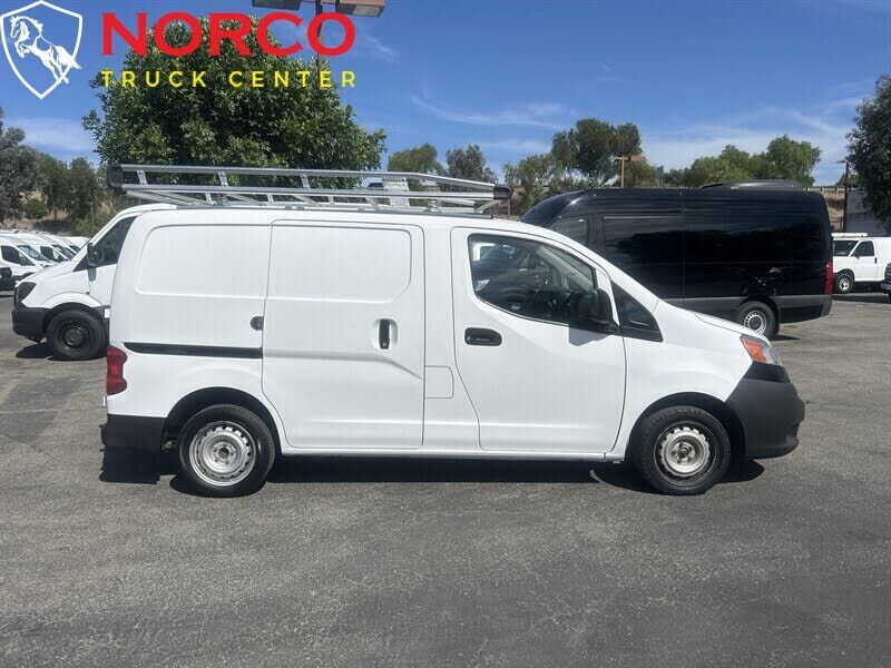 2015 NISSAN NV200