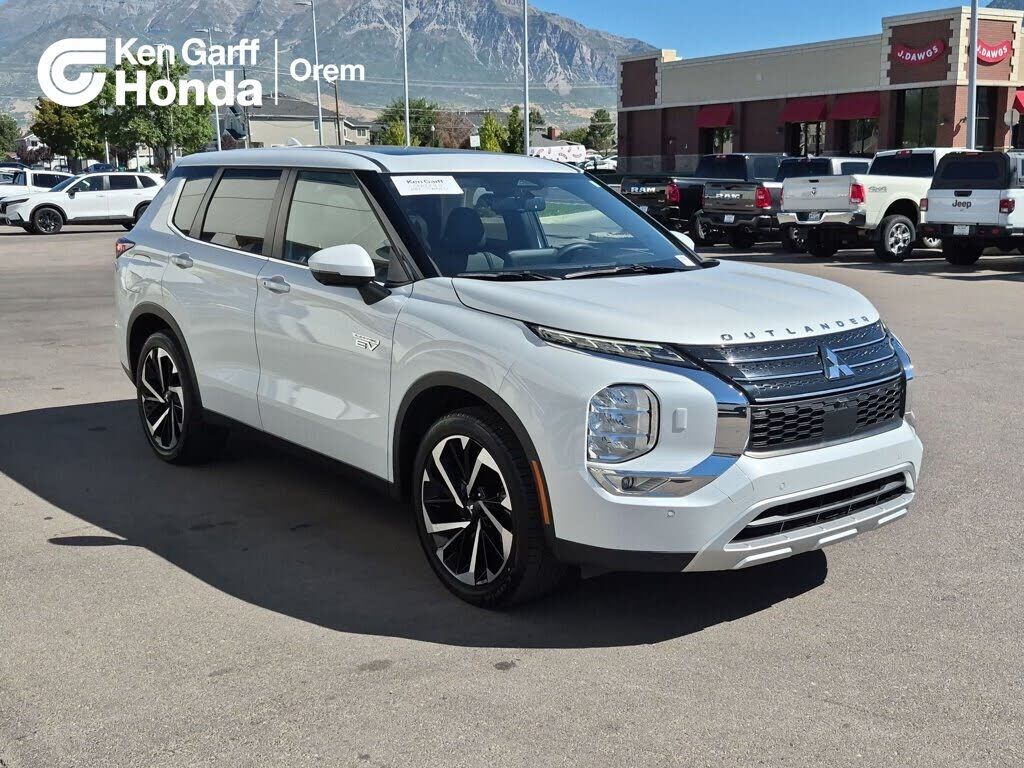 2025 MITSUBISHI Outlander