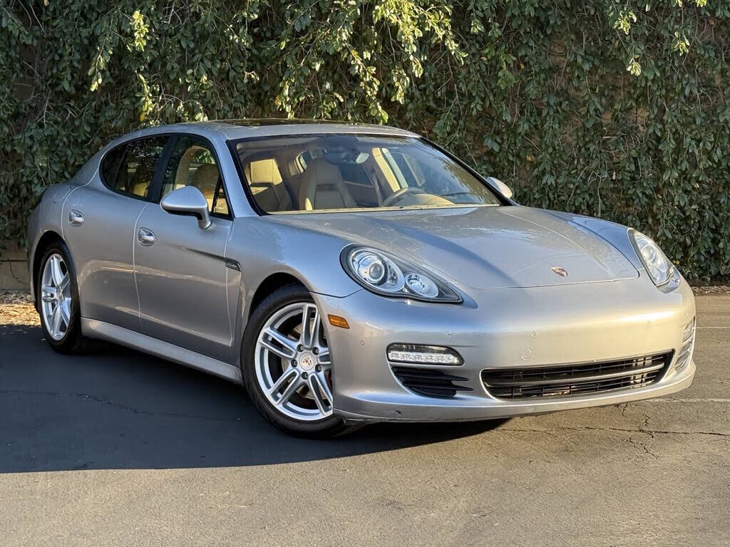 2011 PORSCHE Panamera