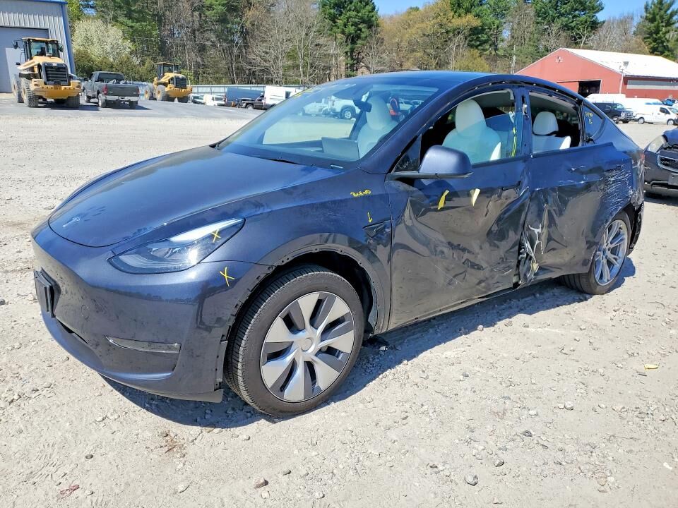 2024 TESLA Model Y