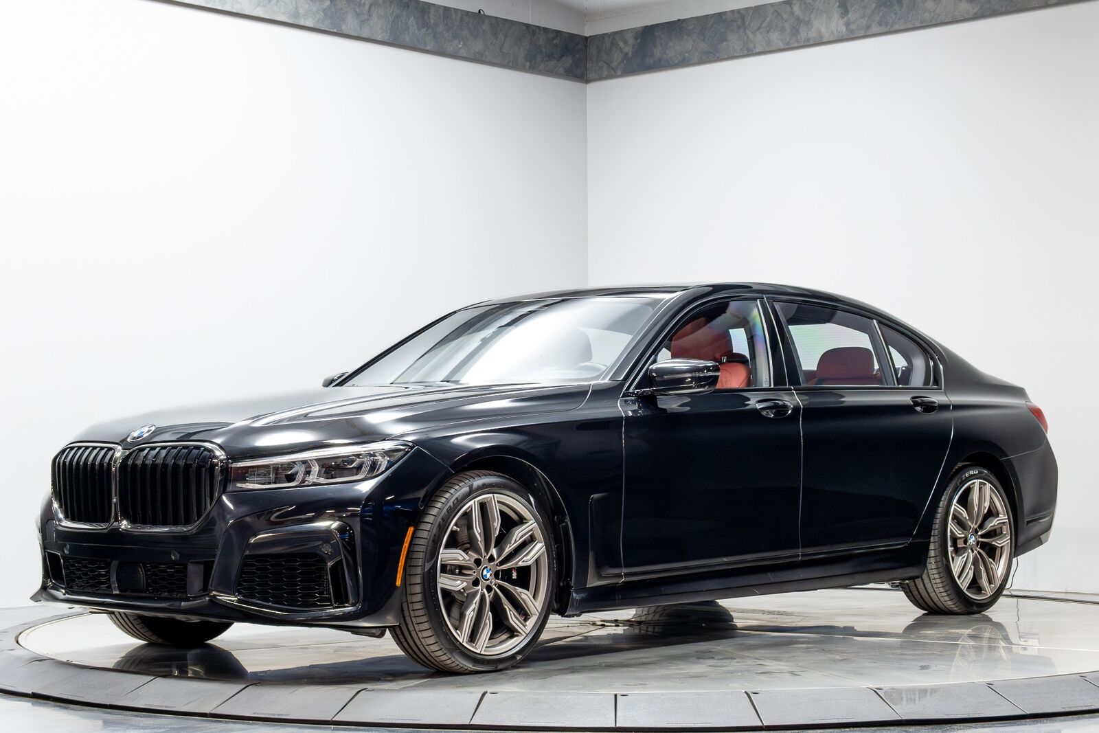 2022 BMW M760i