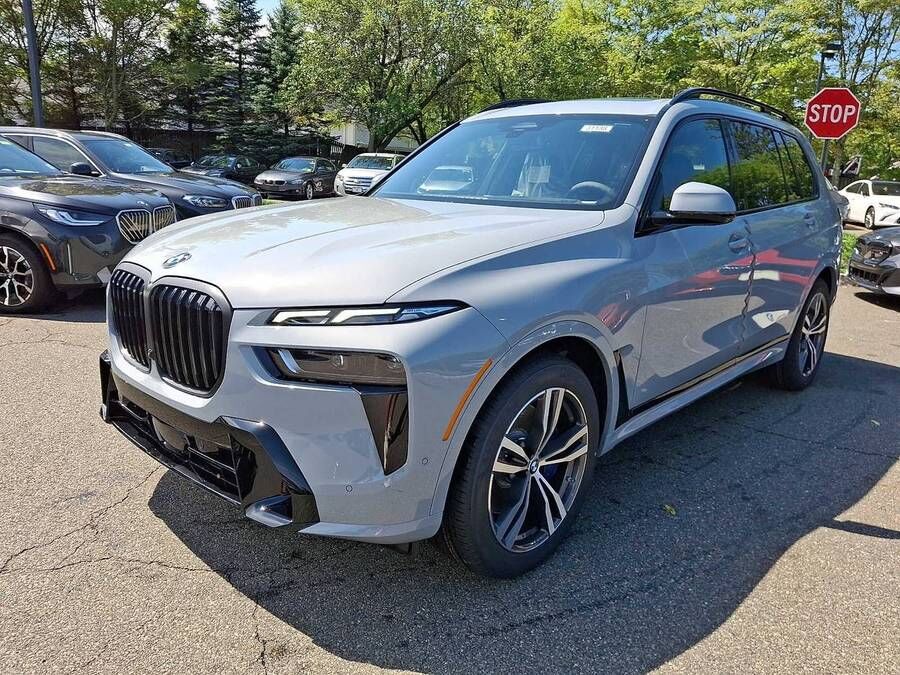 2027 BMW X7