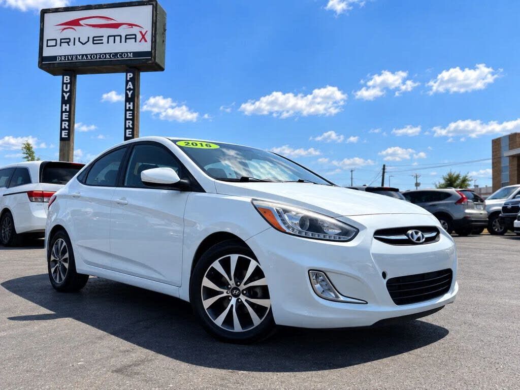2016 HYUNDAI Accent