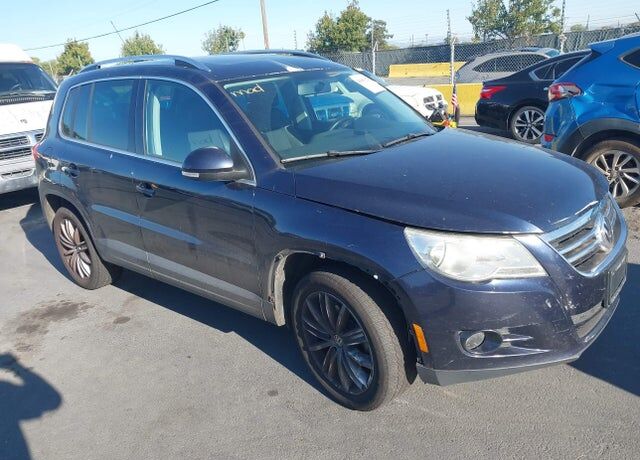 2011 VOLKSWAGEN Tiguan