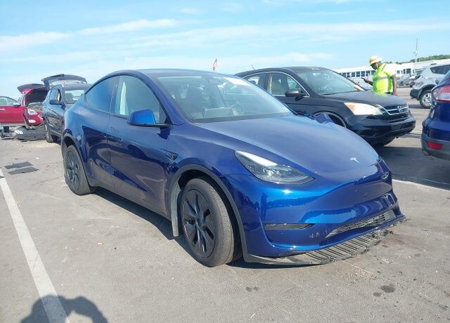 2024 TESLA Model Y