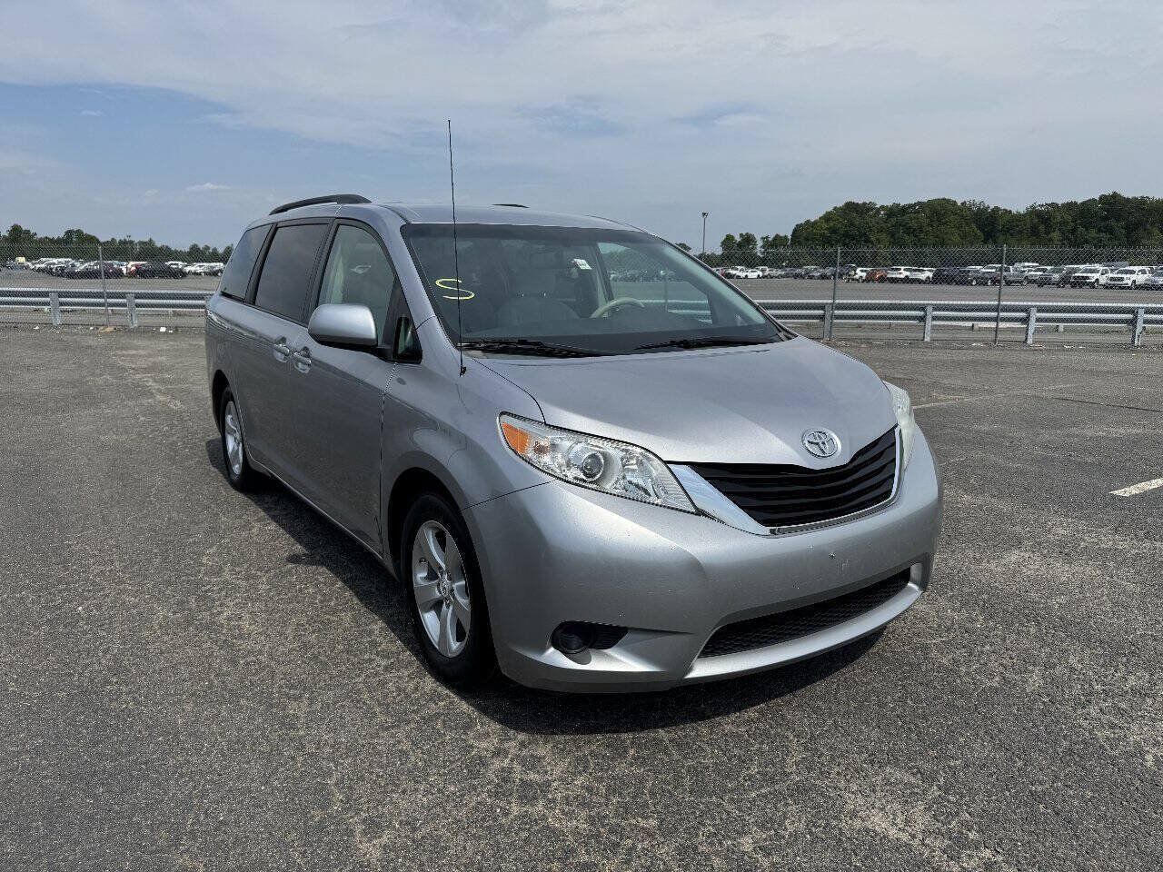2011 TOYOTA Sienna