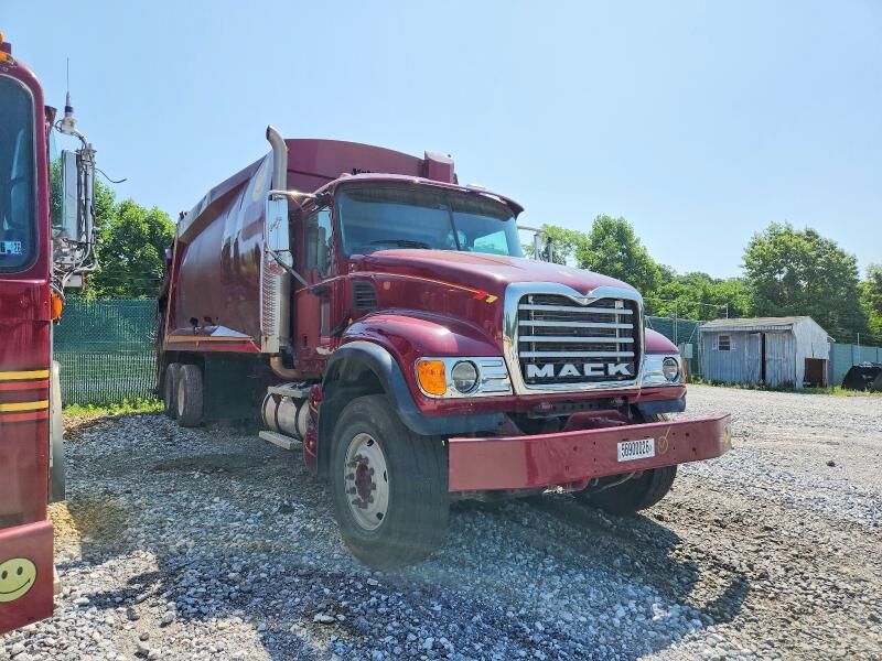 2005 MACK CV